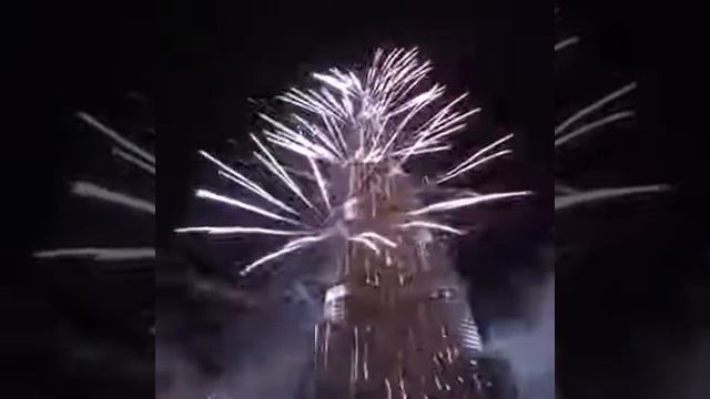 Новогодний салют на Бурдж Халифа, Дубай! смотреть онлайн