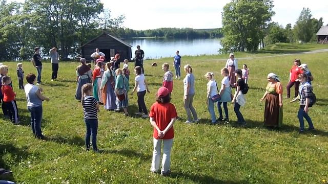 Клубок катится, нитка тянется. Остров Кижи смотреть онлайн