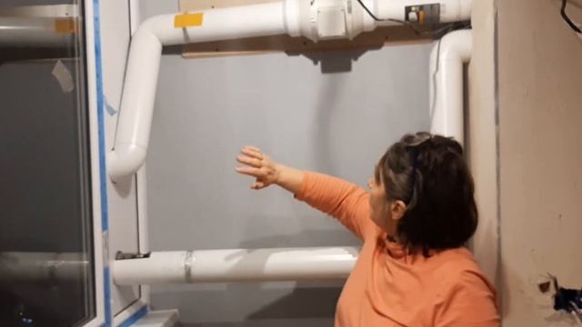 Делаю вентиляцию в кухне. Собрала конструкцию из труб.