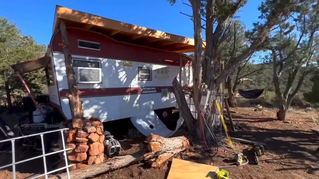 My First Shower In 9 Years - IBC Tote and Reclaimed Lumber Shower Stall Build Project смотреть онлайн