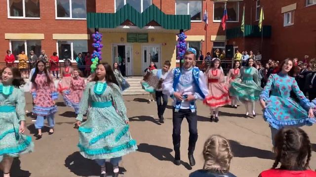 Татарский танец. 11 «А» и «Б» Бардымская гимназия им. Г. Тукая. смотреть онлайн
