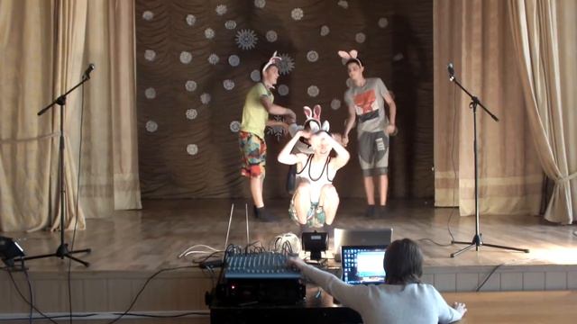 Классный танец зайчиков! смотреть онлайн