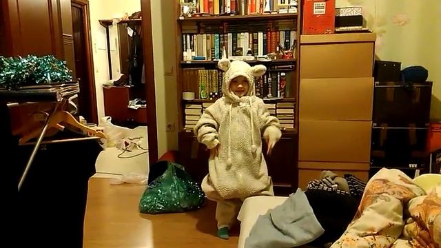Белый мишка читает стих смотреть онлайн