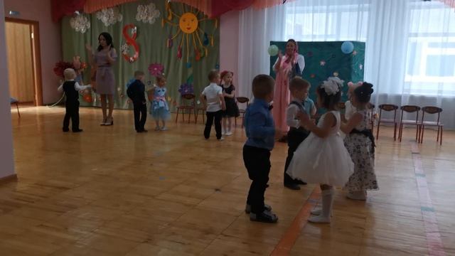 Праздник 8 марта во второй младшей группе № 3 смотреть онлайн