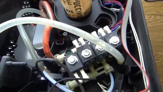 Saeco Xelsis SM7580 zeitweise entlüftet nicht Kaffee kommt unregelmäßig raus смотреть онлайн