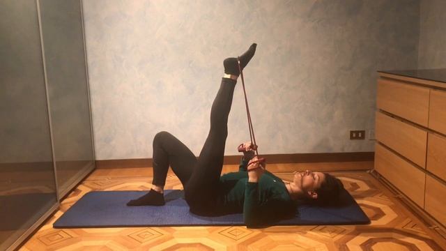 Pilates at Home ?♀️?? - Rilassare la schiena (versione breve) смотреть онлайн