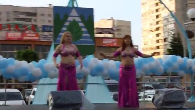 Танцует дуэт студии танца "Аль Нур".(Танцуют Баклинова Юлия и Илона Кузнецова.) смотреть онлайн