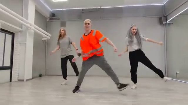 Очень КРУТО танцуют под песню Rihanna - S&M ? смотреть онлайн