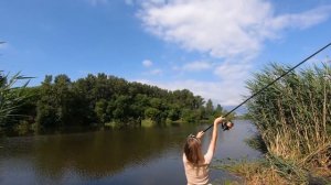 Когда взял девушку на рыбалку! Ловля толстолоба на поплавок