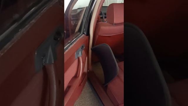 Mercedes-Benz 1986 w124 200 carb ... Resto mod смотреть онлайн