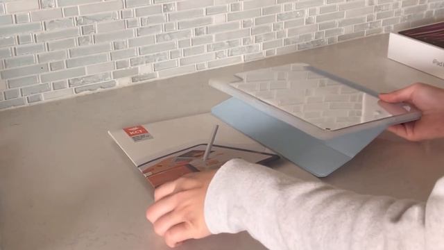 ipad pro 11” unboxing + ? pencil and accessories ? смотреть онлайн
