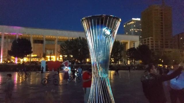 Trofeu i Conference League ne shesh. Qytetaret presin per foto смотреть онлайн