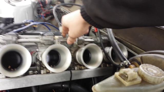 Volvo b23 2.5 l mikuni rs 40 смотреть онлайн