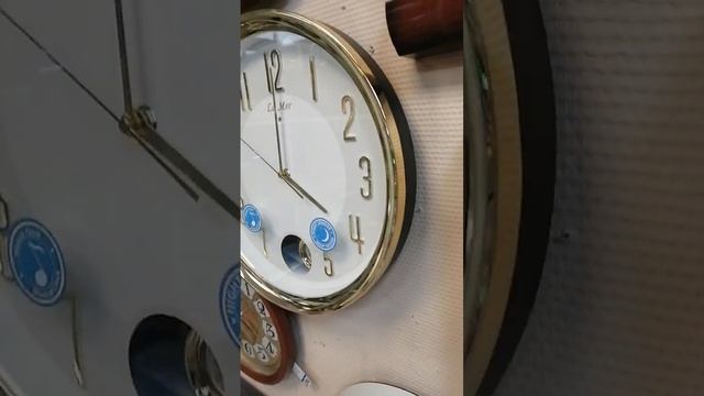 Часы с маятником и музыкой La Mer GE520 смотреть онлайн