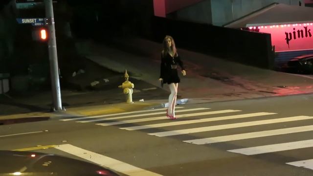 Pretty, Petite Woman in short skirt dances across Sunset Blvd. like a Hooker смотреть онлайн