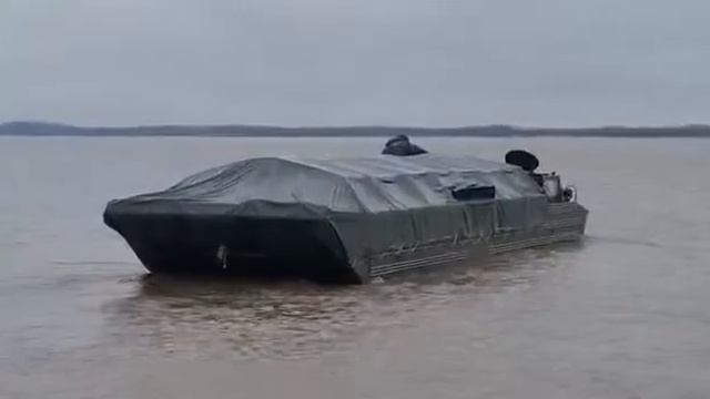 Пять гусеничных плавающих транспортёров для Приамурья прошли испытания на реке в Хабаровске смотреть онлайн
