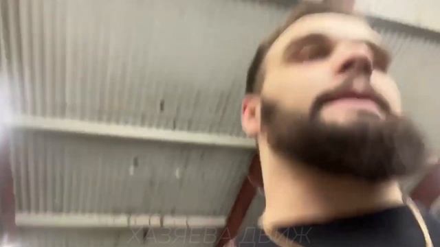 ЛЁГЕНЬКАЯ ТРЕНЯ У ГОРИЛЬНИКА смотреть онлайн