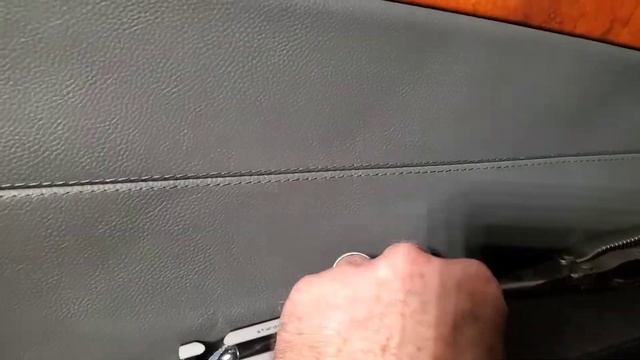 Mercedes SL R230 Interior Door Panel Removal. Playing the Door Card смотреть онлайн