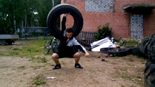 Присед с покрышкой смотреть онлайн