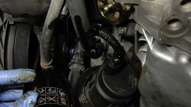 CHANGING ENGINE OIL AND OIL FILTER ON AN OLD 1.8T RS ICON смотреть онлайн