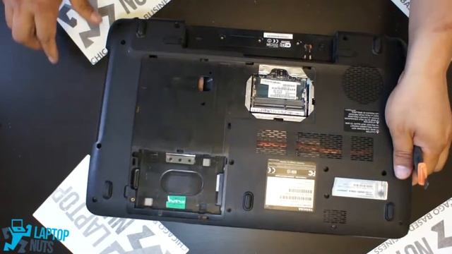 Laptop Toshiba L675 Disassembly Take Apart. Drive, Mobo, CPU & other parts Removal смотреть онлайн