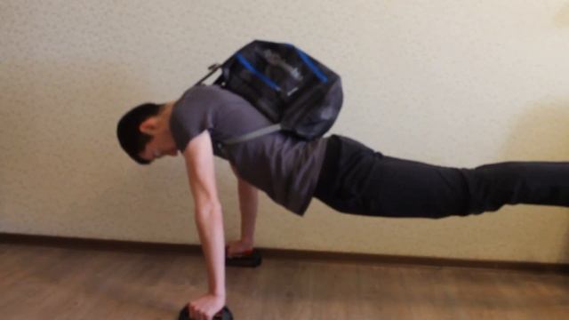 ОТЖИМАНИЯ С ВЕСОМ|КАК ЭФФЕКТИВНО НАКАЧАТЬСЯ В ДОМАШНИХ УСЛОВИЯХ|УБОЙНЫЕ ОТЖИМАНИЯ смотреть онлайн