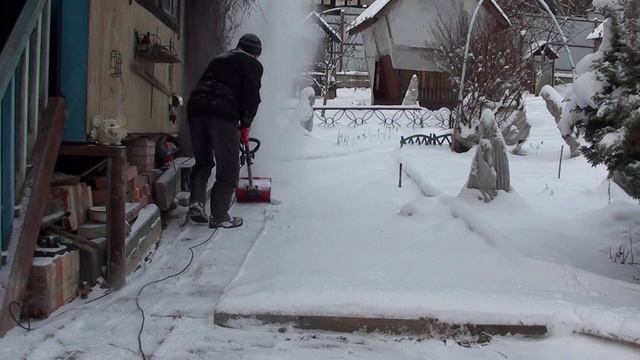 А снег идёт ...// Испытал электролопату DDE STE 140// Лечусь на даче. смотреть онлайн