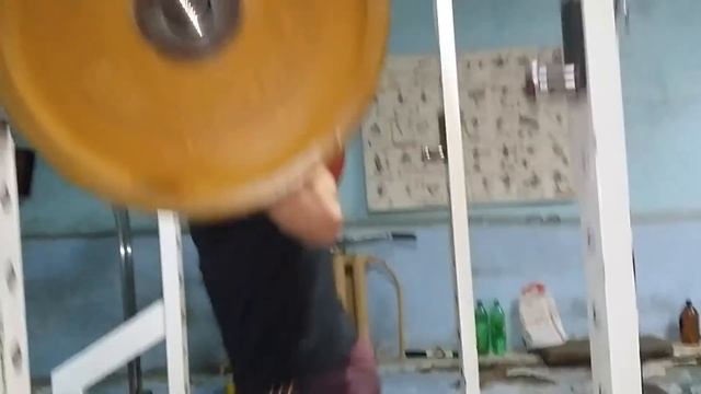 Приседание со штангой 100 кг на 110 повторений за один подход. Без бинтов, пояса и фармы. смотреть онлайн