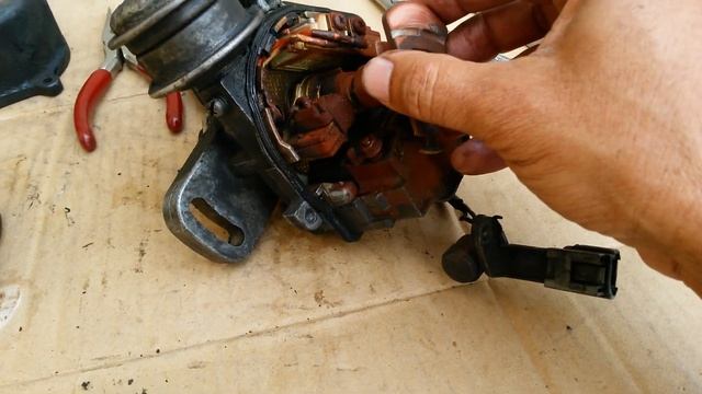 MANTENIMIENTO DE UN DISTRIBUIDOR TOYOTA DENSO IIA DE UN TOYOTA STARLET. смотреть онлайн