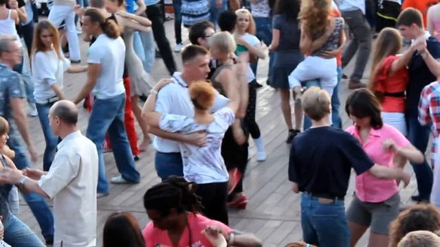 Бачата "Андреевский мост".MOV смотреть онлайн