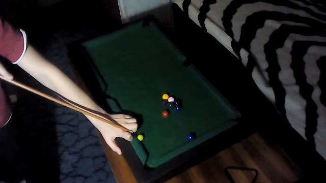 Бильярд, Богдан учится играть! смотреть онлайн