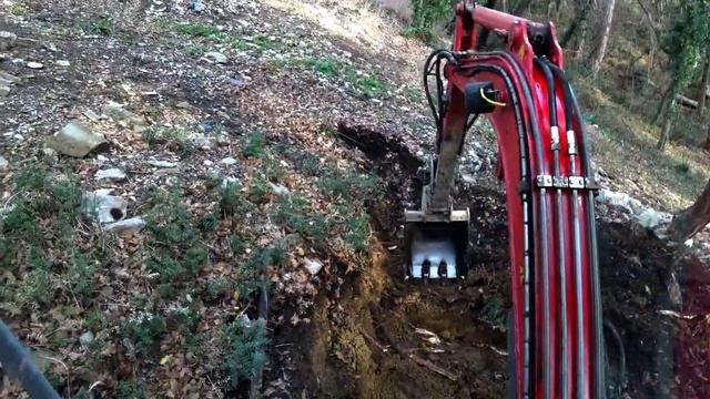Мини экскаватор. Работа на крутых склонах