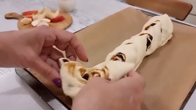 НАРЕЖЬТЕ ТЕСТО НОЖНИЦАМИ | РЕСТОРАННЫЙ ДЕСЕРТ ЗА 10 МИНУТ | РУЛЕТ С ЯБЛОКАМИ ИЗ СЛОЕНОГО ТЕСТА смотреть онлайн
