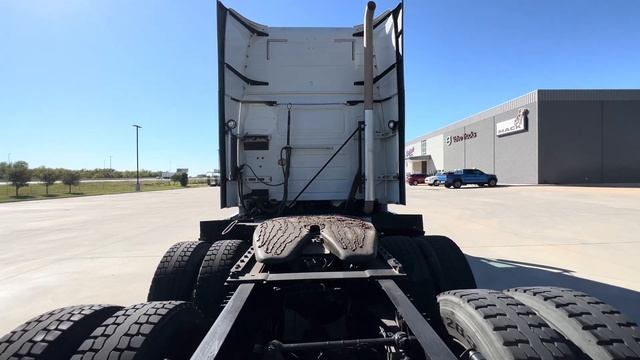 *Sold* Used 2017 Volvo VNL670 Under 500K Miles - A8858L - $44,950.00 смотреть онлайн