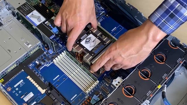 Lenovo ThinkSystem SR655 V3 removing a processor and heat sink смотреть онлайн