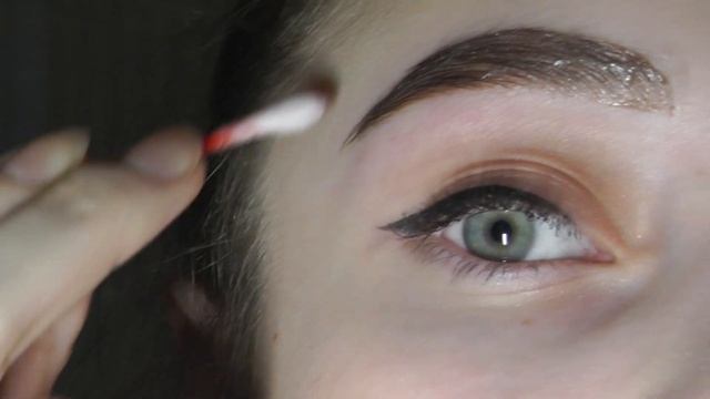 Коррекция бровей в домашних условиях//окрашивание бровей