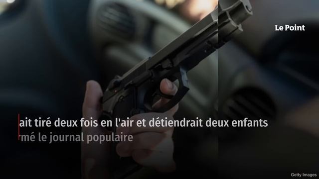 Un homme retranché dans sa voiture avec deux enfants à l’aéroport de Hambourg смотреть онлайн