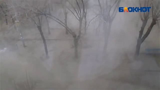 УК Волжского наводит порядок во дворах домов смотреть онлайн