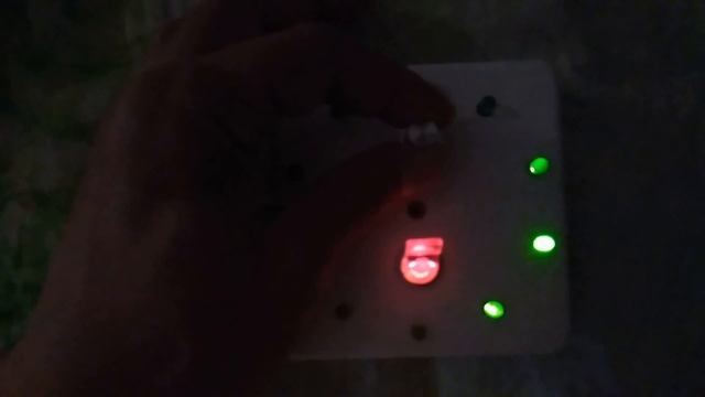 Бегущие светодиодные огни на микросхемах CD4017(К561ИЕ8)+NE555(КР1006ВИ1) смотреть онлайн