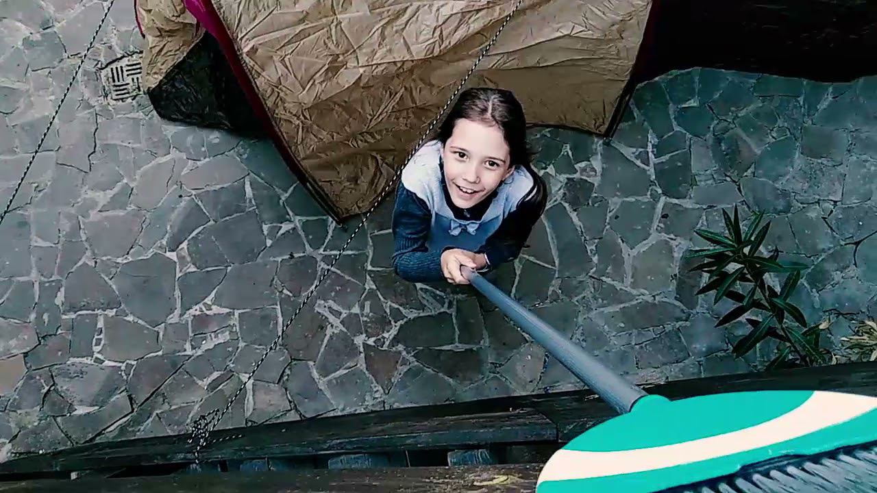 Алина-бабка ёжка и чистка палатки. смотреть онлайн