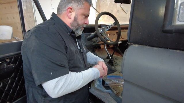 BARN FIND: Carroll Shelby's Bronco?! - Bronco Revival Part 1 смотреть онлайн