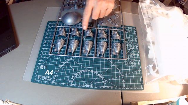Revell 1/144 Apollo 11 Saturn V Rocket Unboxing, Review and Rating. смотреть онлайн