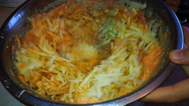 Какой он нежный и сочный.Морковно-яблочный пирог смотреть онлайн