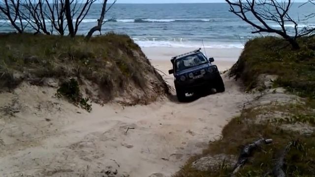 Suzuki Jimny - Fraser Island смотреть онлайн