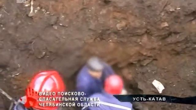 Рабочие оказались заживо погребены в траншее