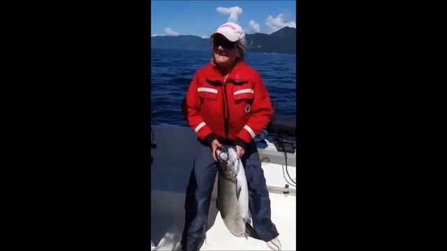 Faye Fishing1 смотреть онлайн