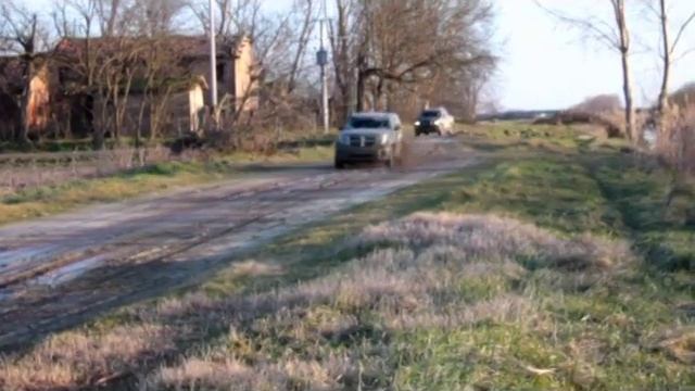 DODGE NITRO and NISSAN NAVARA off road in the mud смотреть онлайн