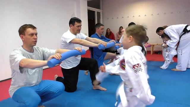 Тхэквондо для малышей в Школе боевых искусств Анатолия Чиканчи смотреть онлайн