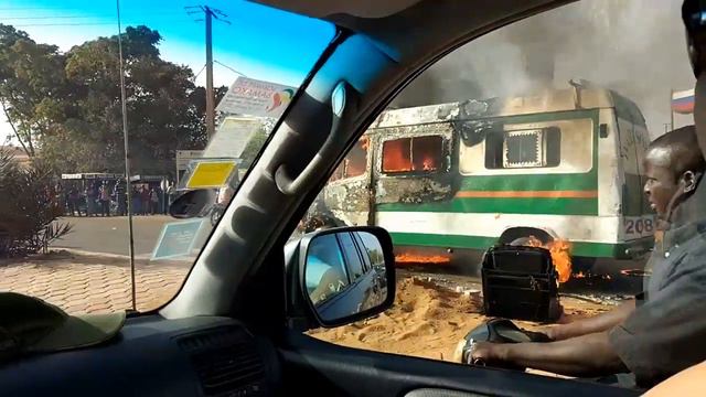 Сгорело маршрутное такси Бамако Мали смотреть онлайн