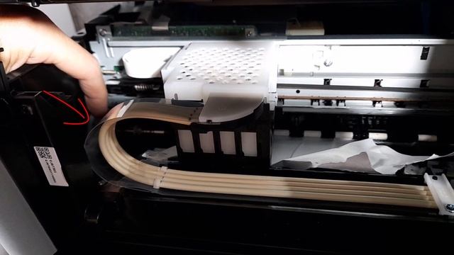 Impressora Epson L3250 papel trancado, piscando luz do papel. Como resolver. смотреть онлайн